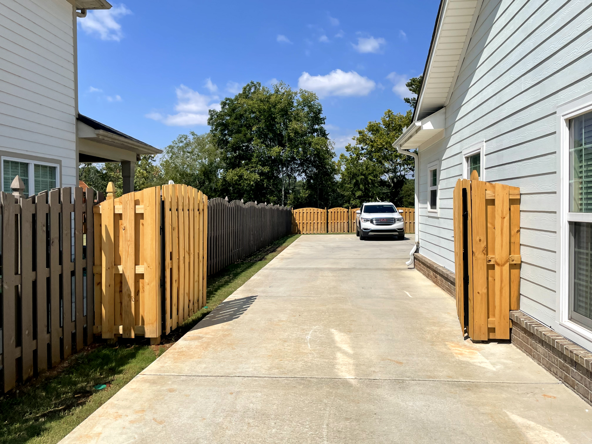 Why Wooden Fences Are a Great Choice for Alabama Homes